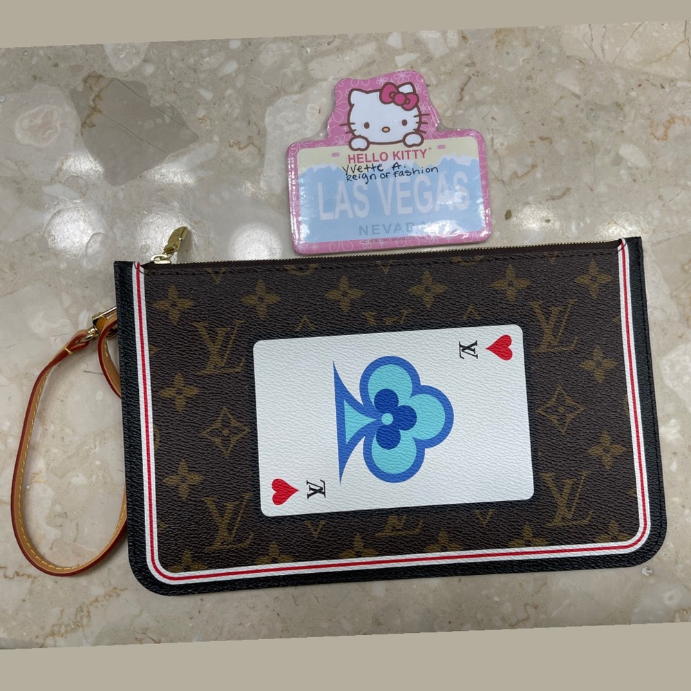 🌸 Louis Vuitton Game on zippy pouch new condition